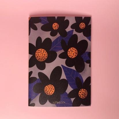 Тетрадь А5 "Black flowers" (точка), 30 л. бумага слоновая кость 90 м/г2, скругленные края, сшивка se